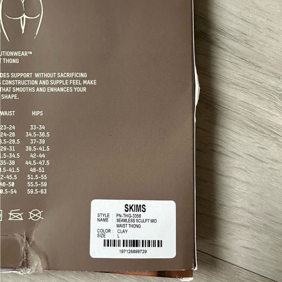 Skims Shaping Underwear MID WAIST THONG. New, Comes in Original Skims Packaging. - Picture 8 of 8